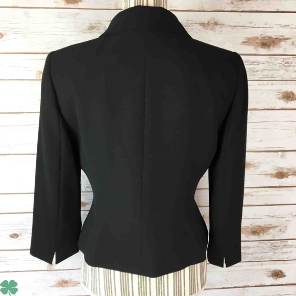 Tahari Black Blazer Size 6P - Picture 4 of 8